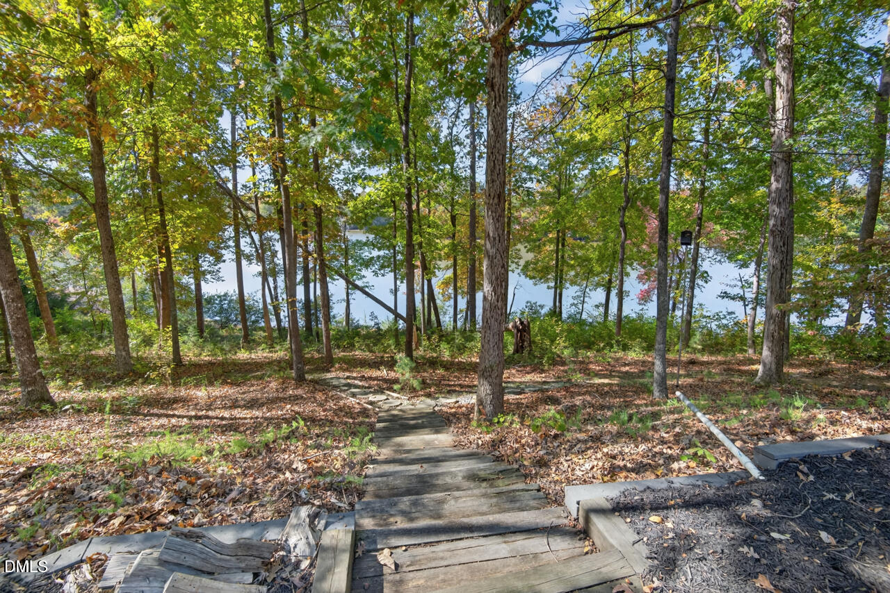 1070 Foxcliff Drive