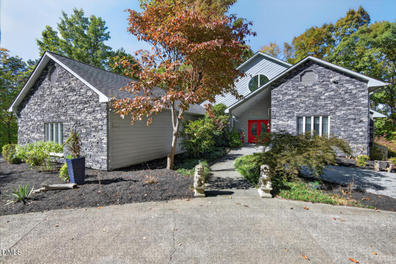 1070 Foxcliff Drive