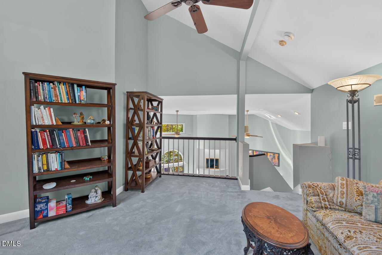 1070 Foxcliff Drive