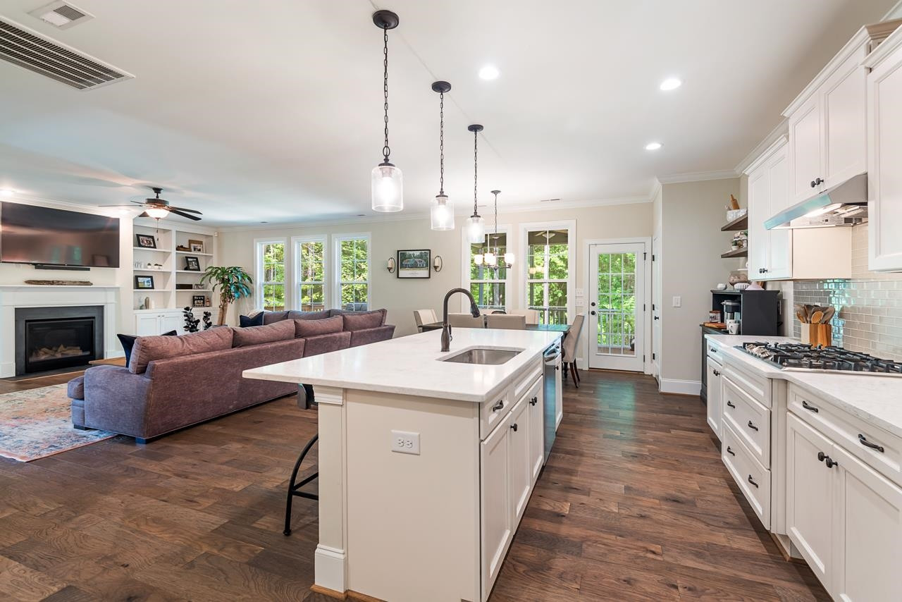 49 S Flanders Street