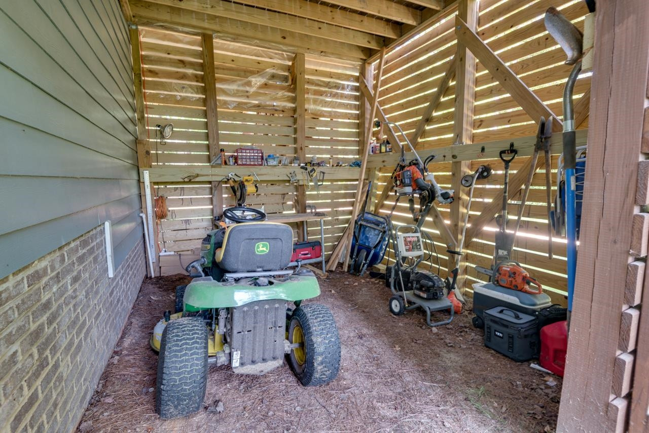 49 S Flanders Street