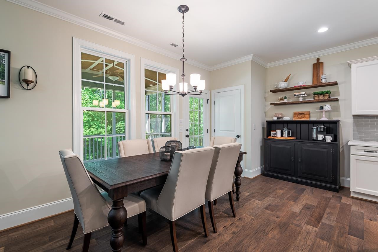 49 S Flanders Street