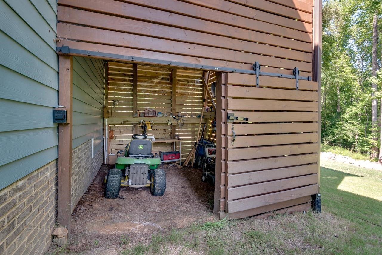 49 S Flanders Street