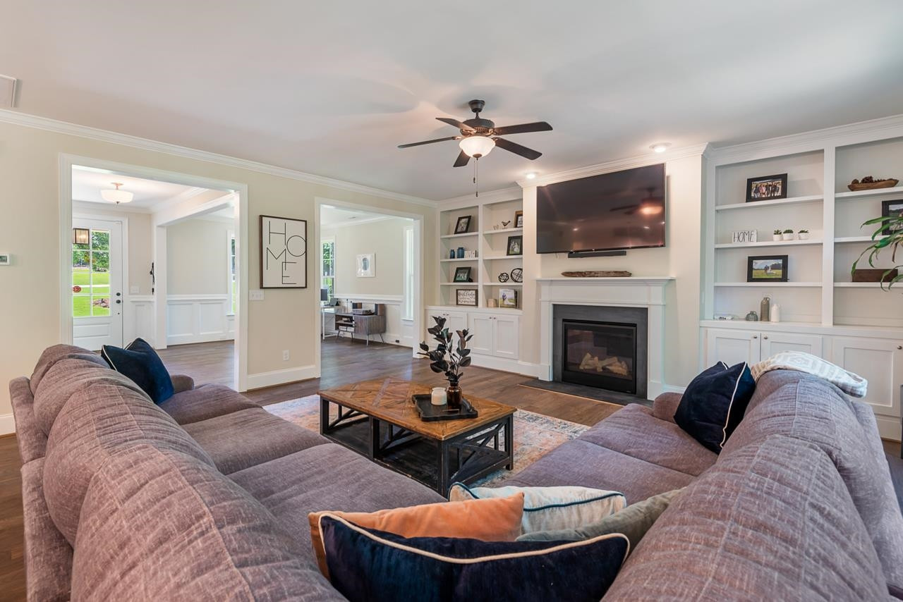 49 S Flanders Street