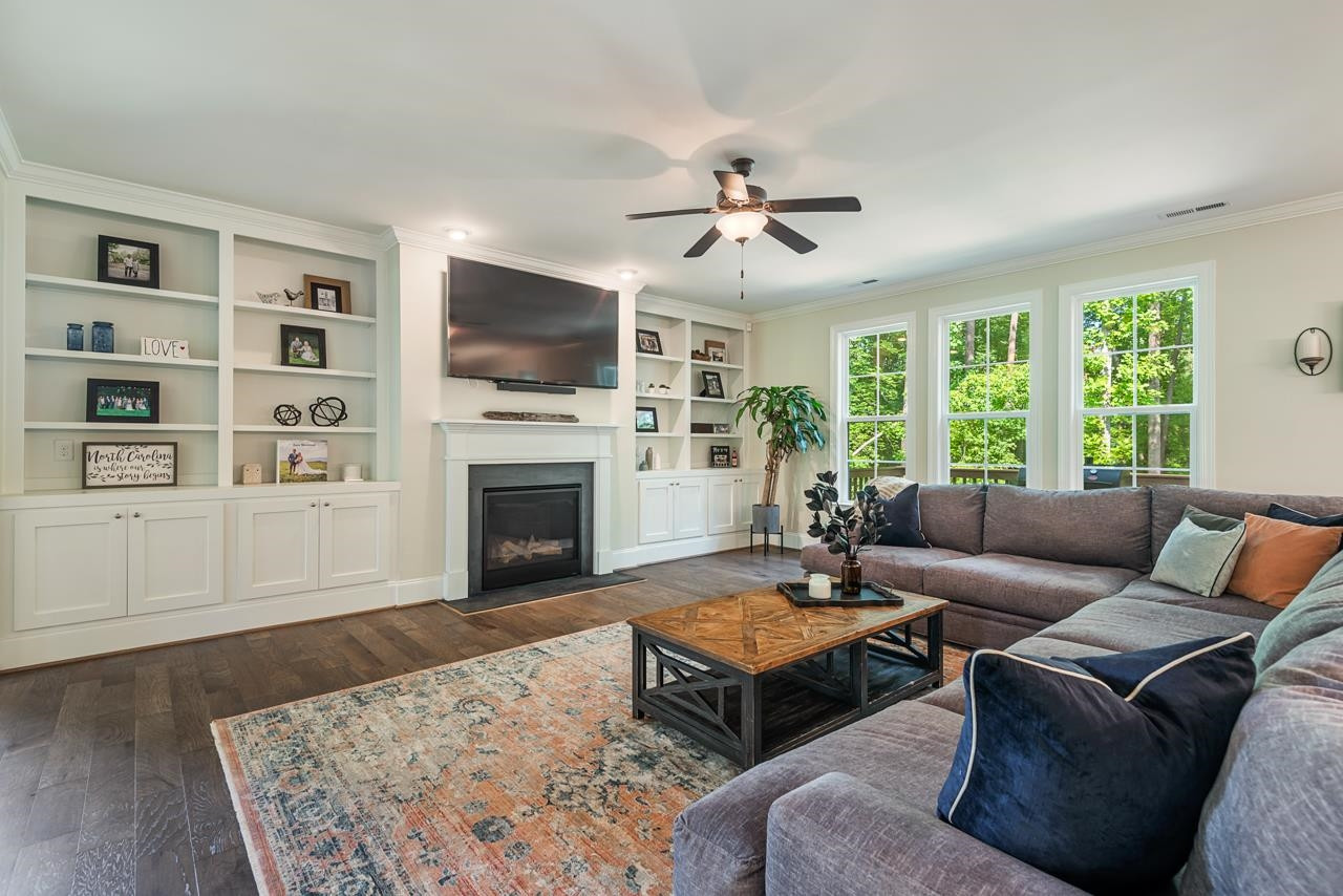 49 S Flanders Street