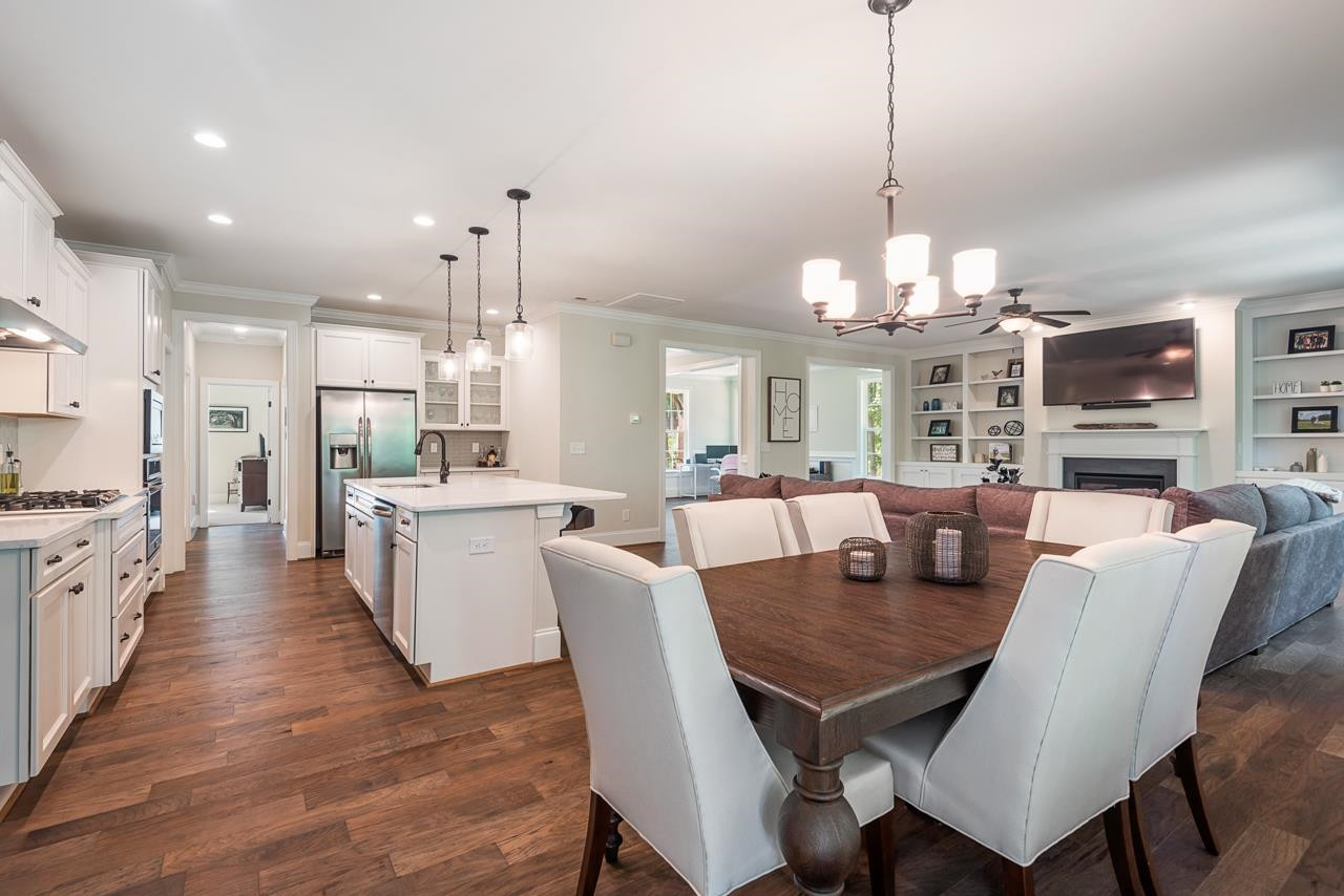 49 S Flanders Street