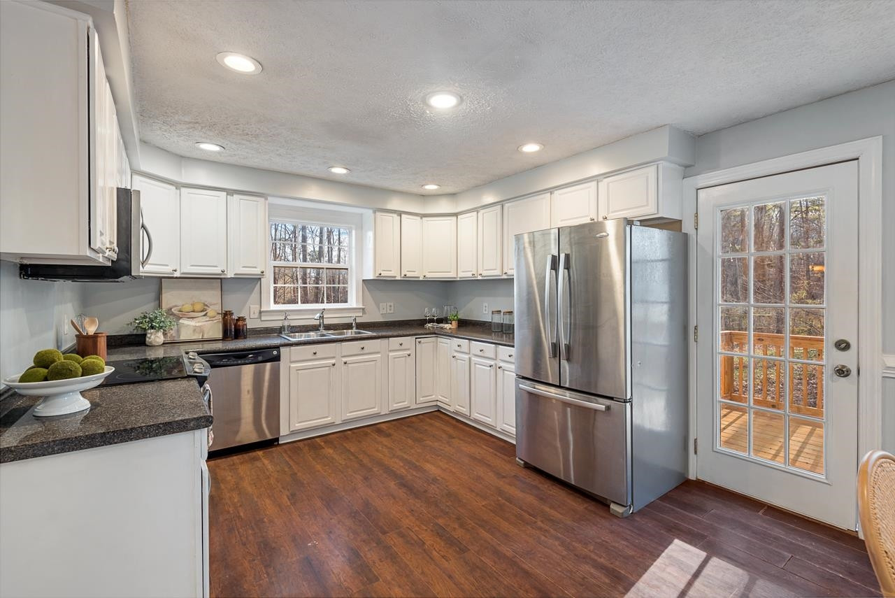 7903 Country Knoll Road