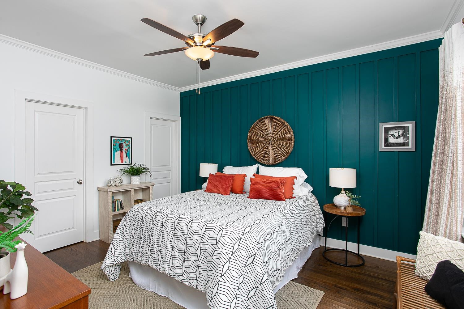 100 E Delafield Avenue