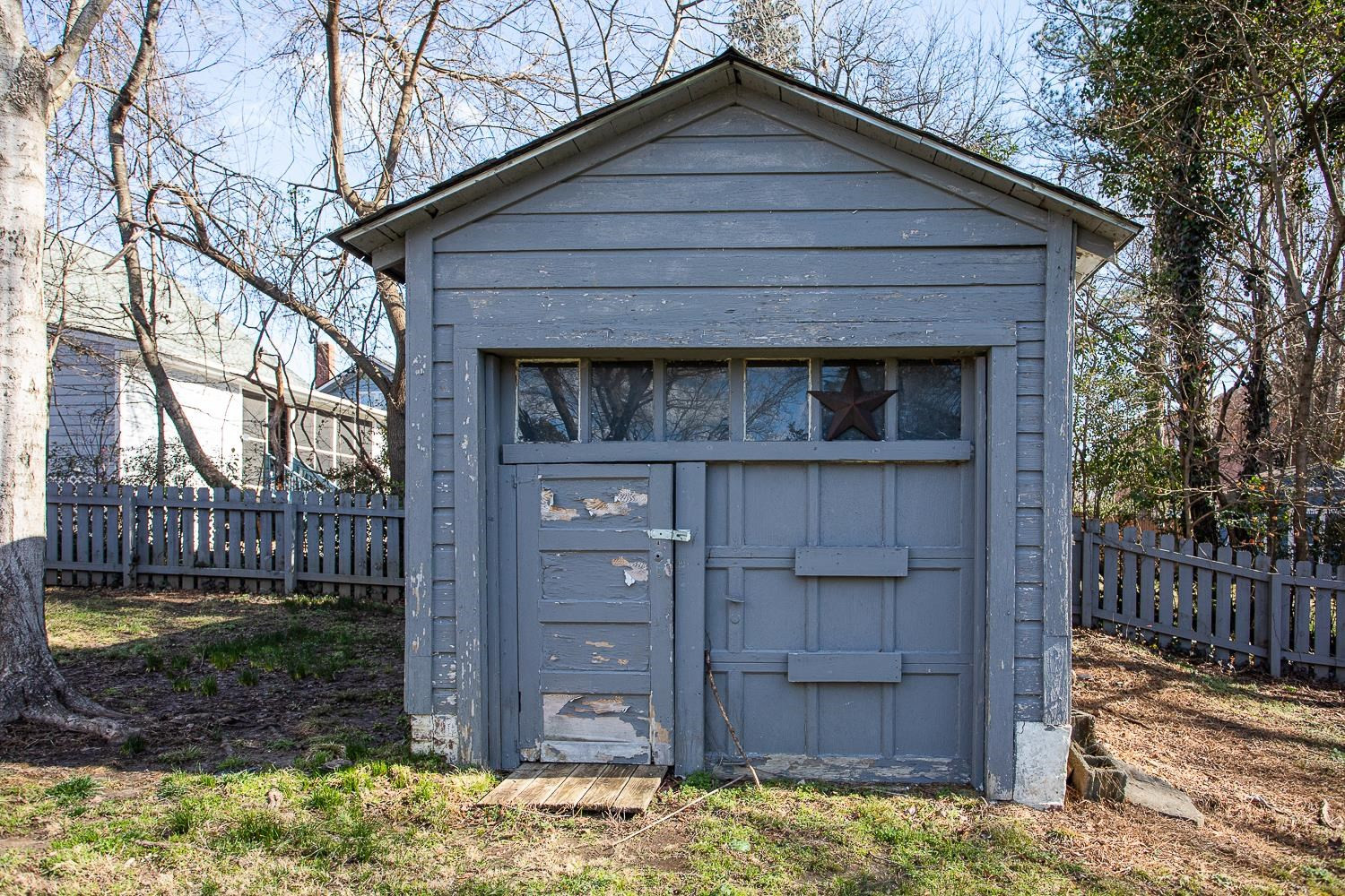 100 E Delafield Avenue