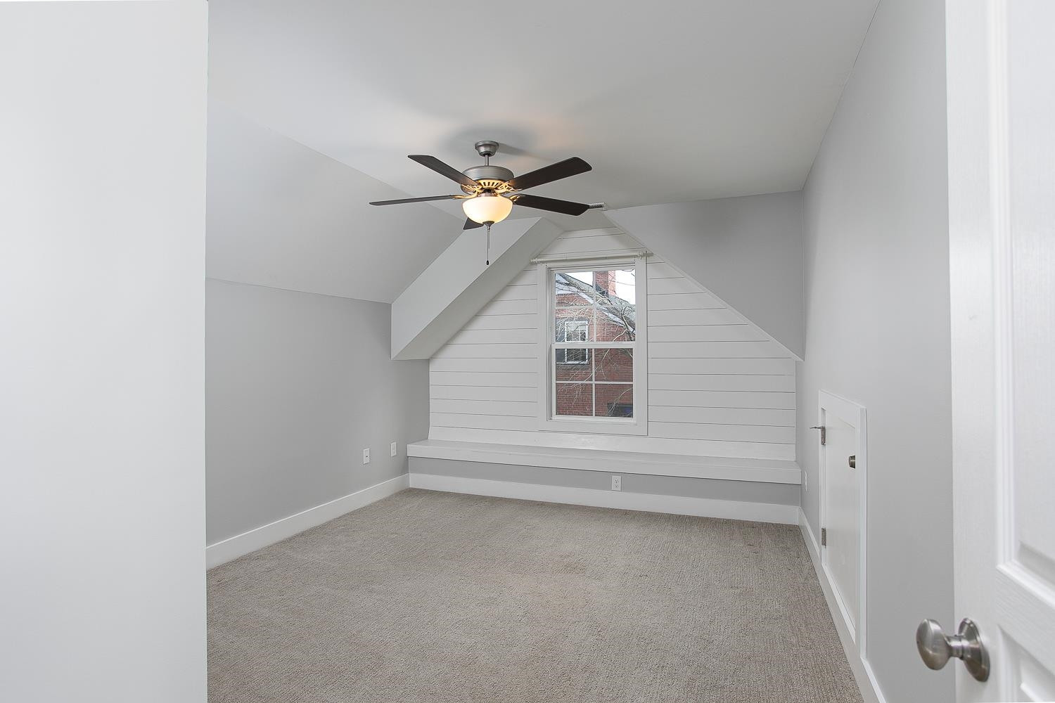 100 E Delafield Avenue