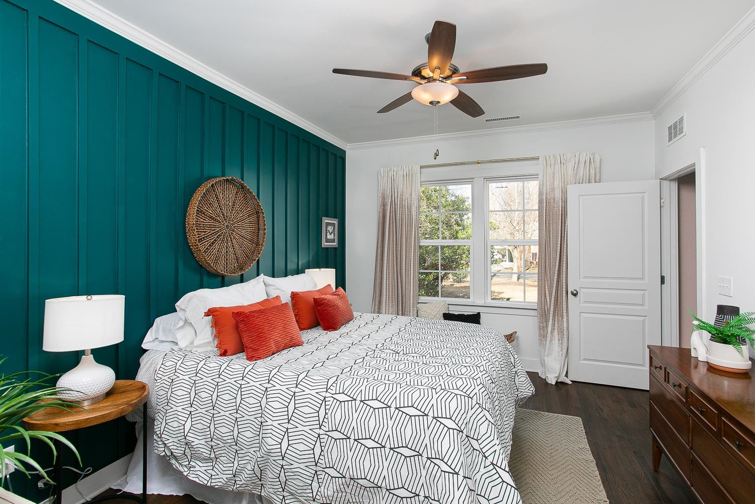 100 E Delafield Avenue