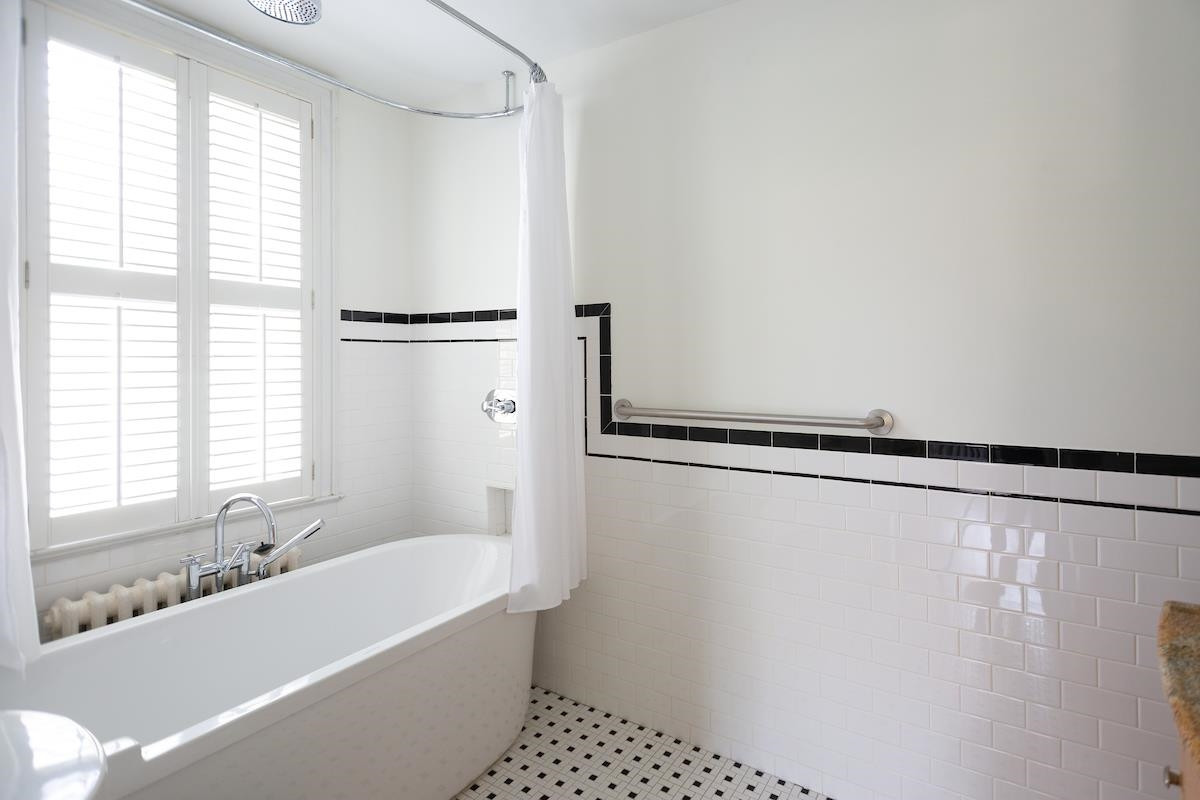 1016 1/2 Minerva Avenue Side Unit: Left Side