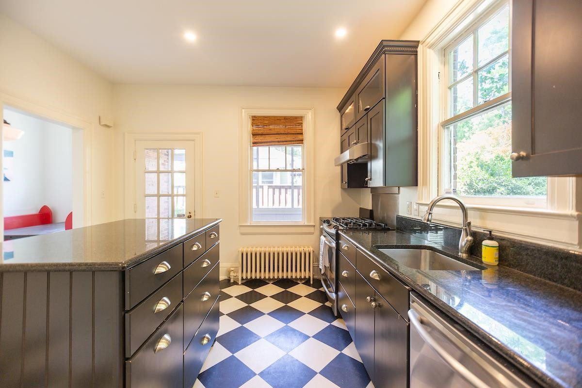 1016 1/2 Minerva Avenue Side Unit: Left Side