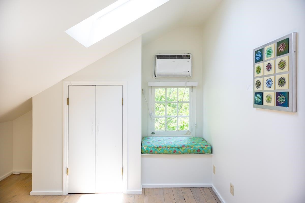 1016 1/2 Minerva Avenue Side Unit: Left Side