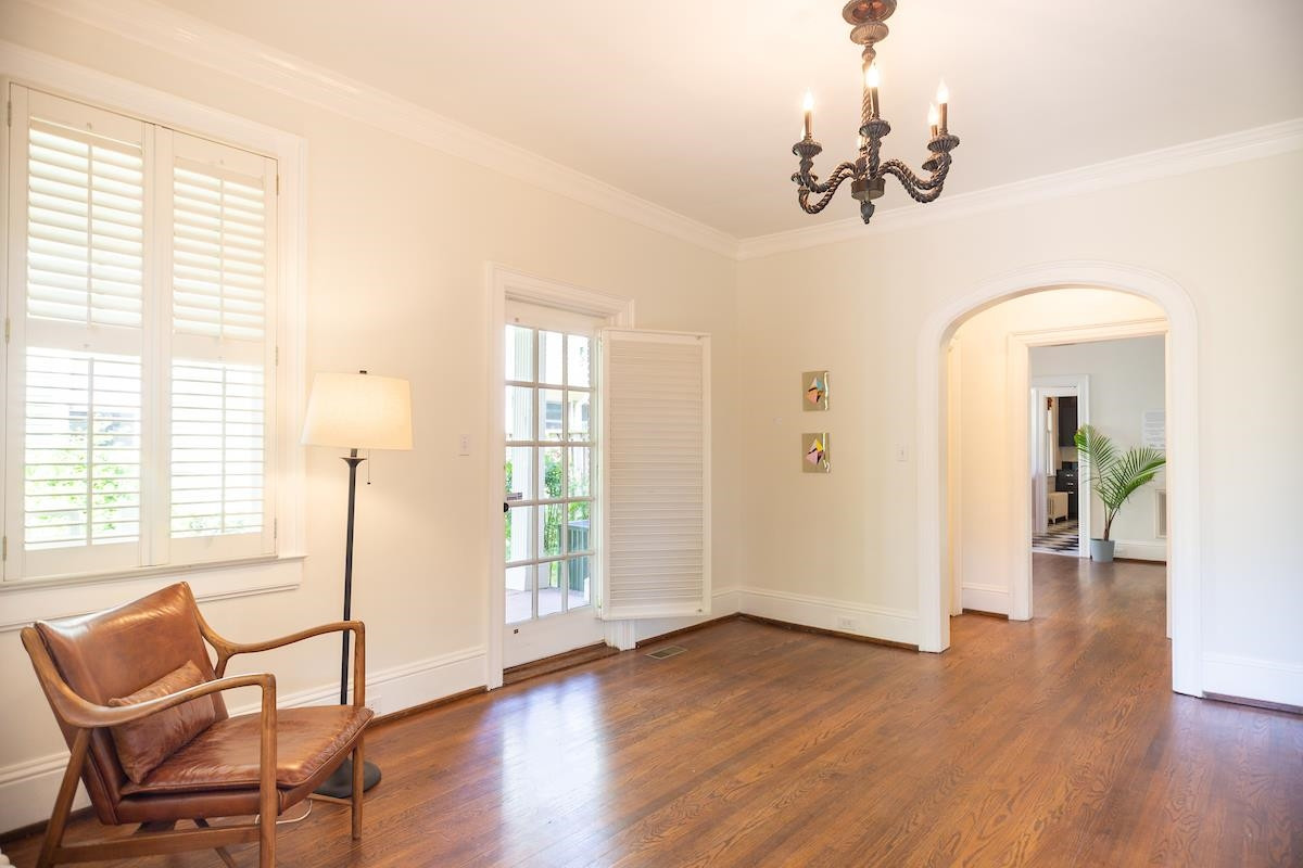 1016 1/2 Minerva Avenue Side Unit: Left Side