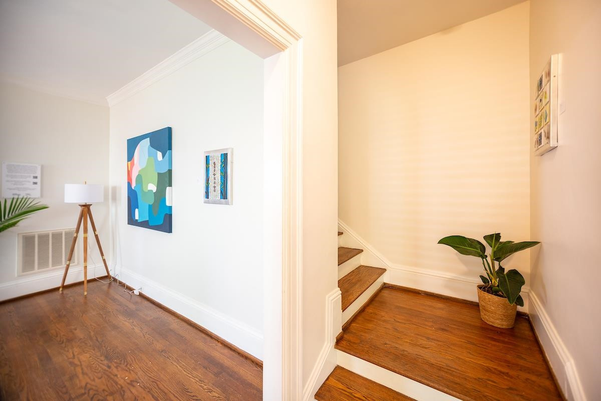 1016 1/2 Minerva Avenue Side Unit: Left Side