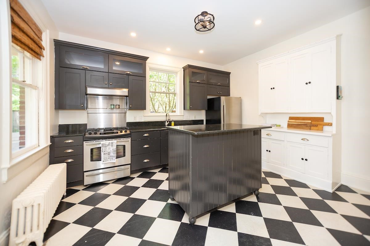 1016 1/2 Minerva Avenue Side Unit: Left Side