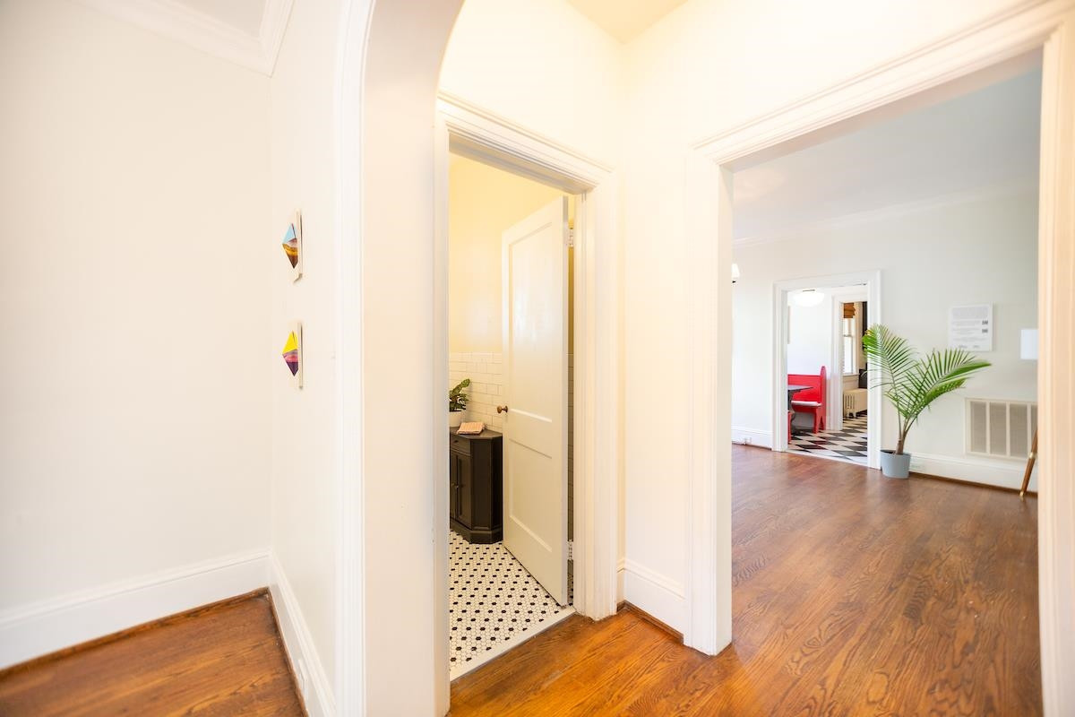 1016 1/2 Minerva Avenue Side Unit: Left Side