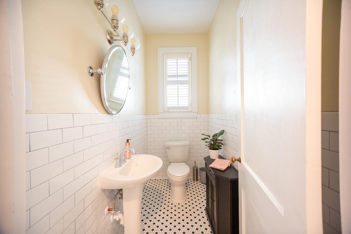 1016 1/2 Minerva Avenue Side Unit: Left Side