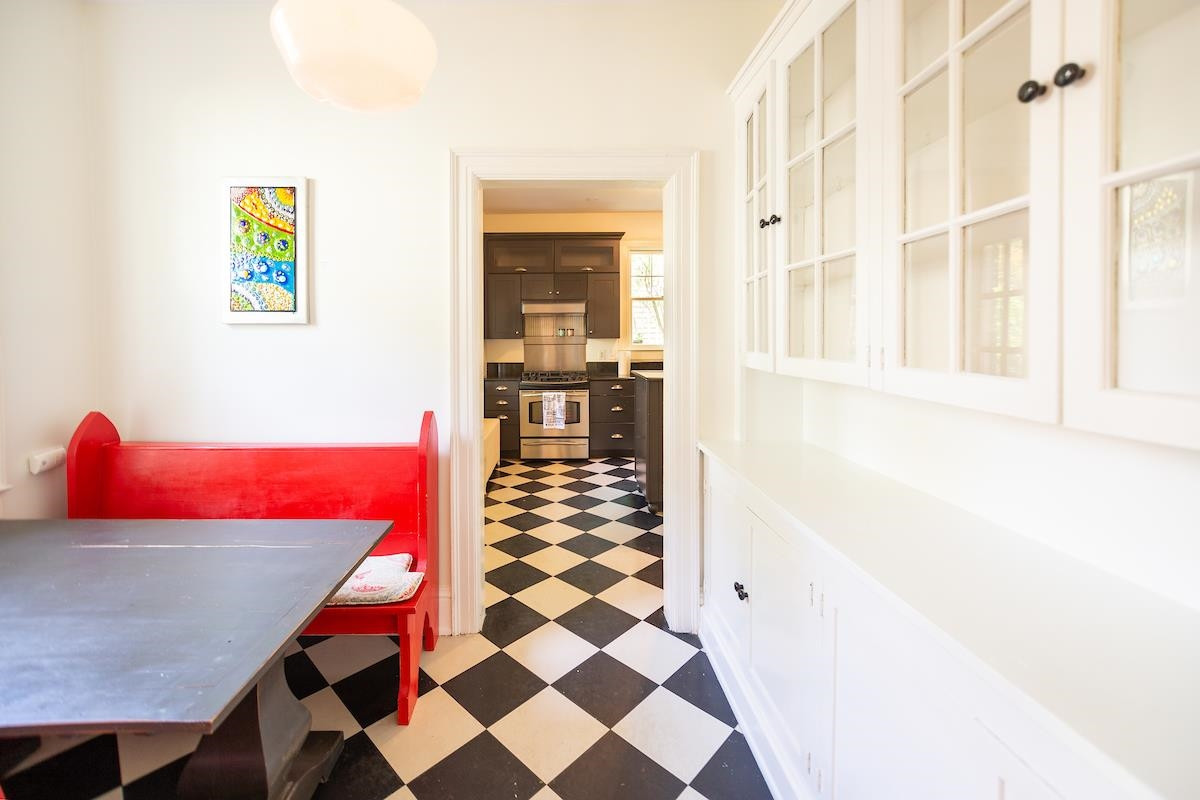 1016 1/2 Minerva Avenue Side Unit: Left Side