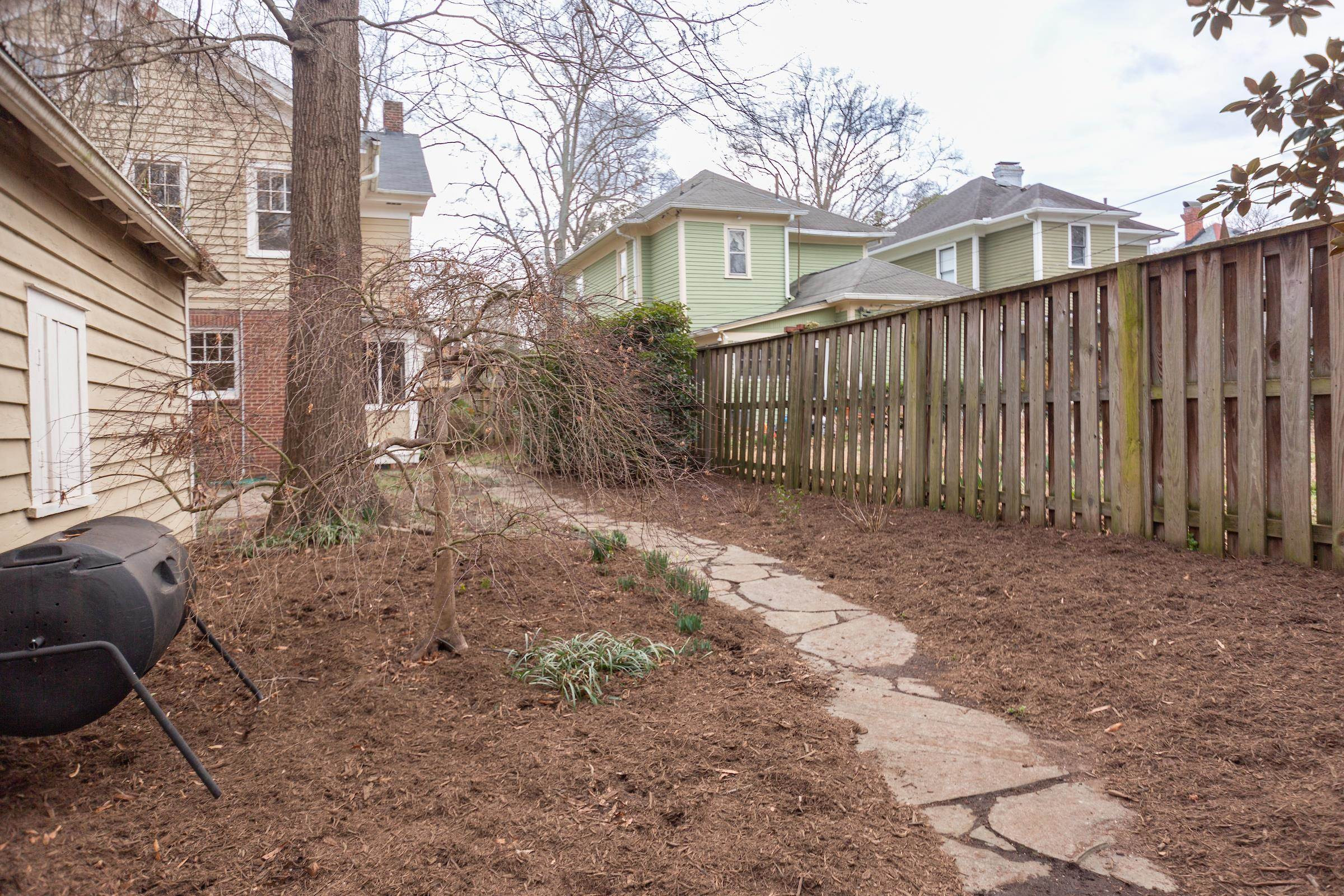 1016 1/2 Minerva Avenue Side Unit: Left Side