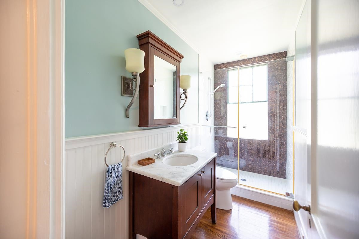 1016 1/2 Minerva Avenue Side Unit: Left Side