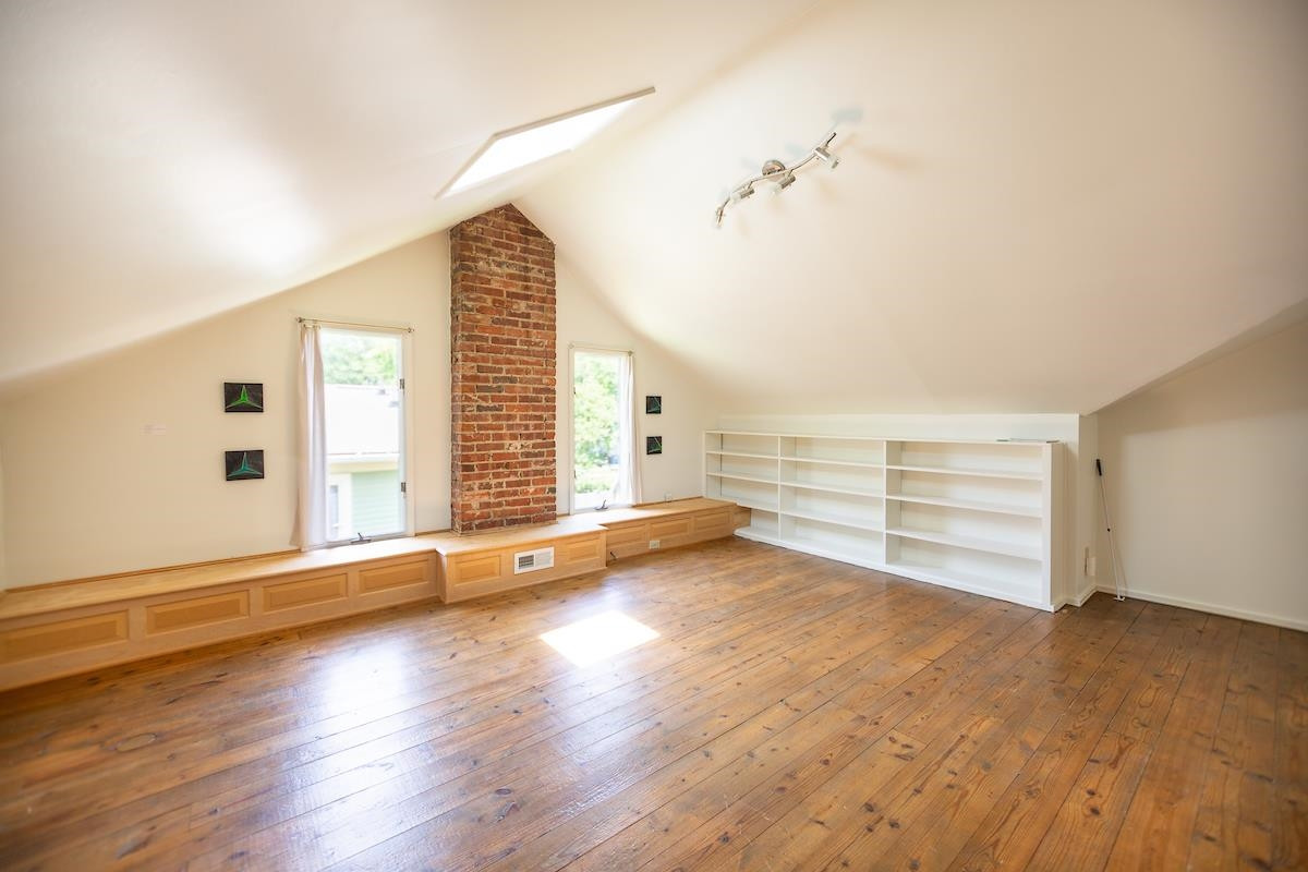 1016 1/2 Minerva Avenue Side Unit: Left Side