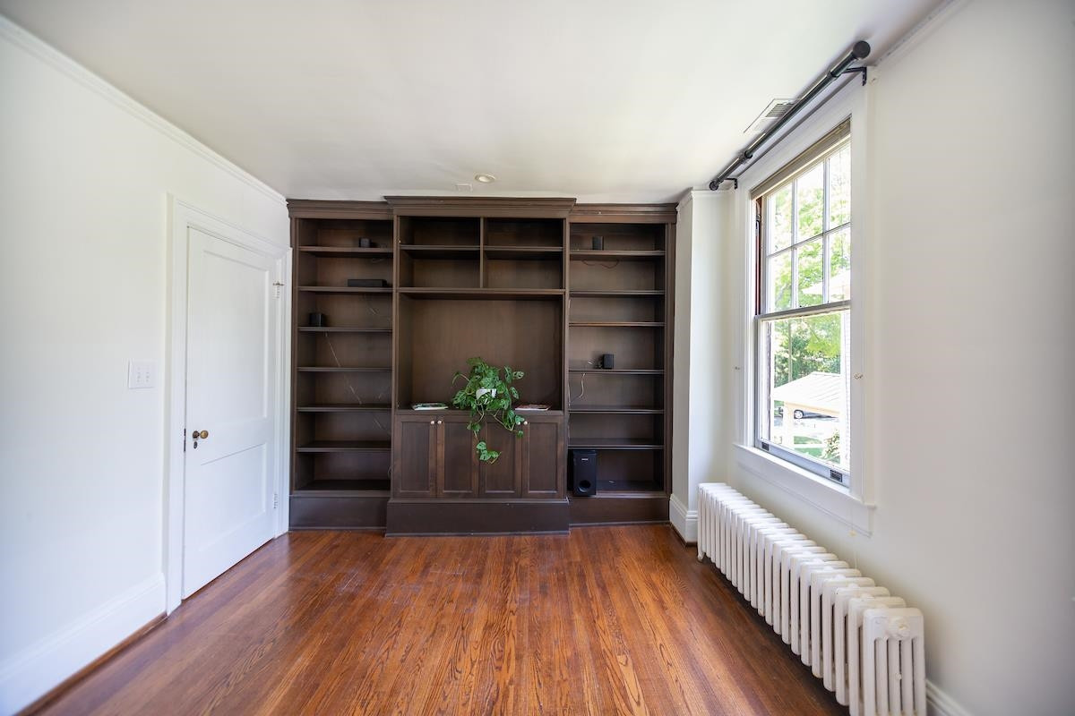 1016 1/2 Minerva Avenue Side Unit: Left Side