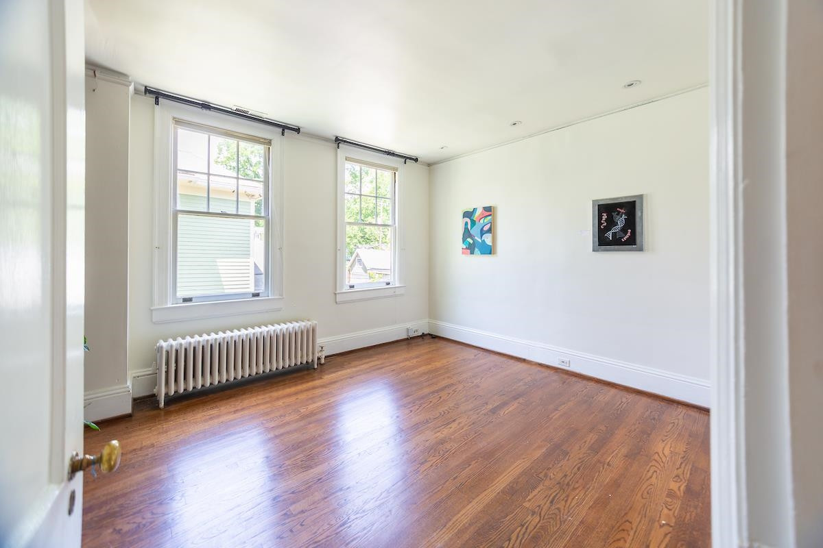 1016 1/2 Minerva Avenue Side Unit: Left Side