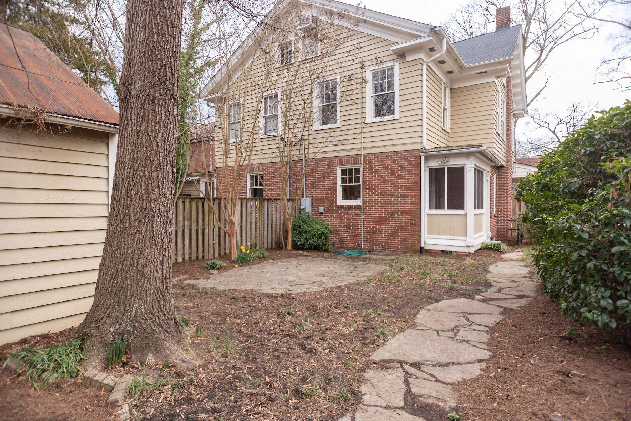 1016 1/2 Minerva Avenue Side Unit: Left Side