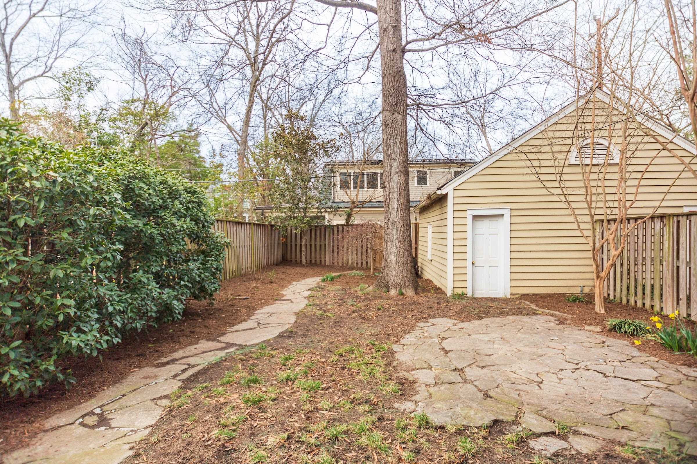 1016 1/2 Minerva Avenue Side Unit: Left Side