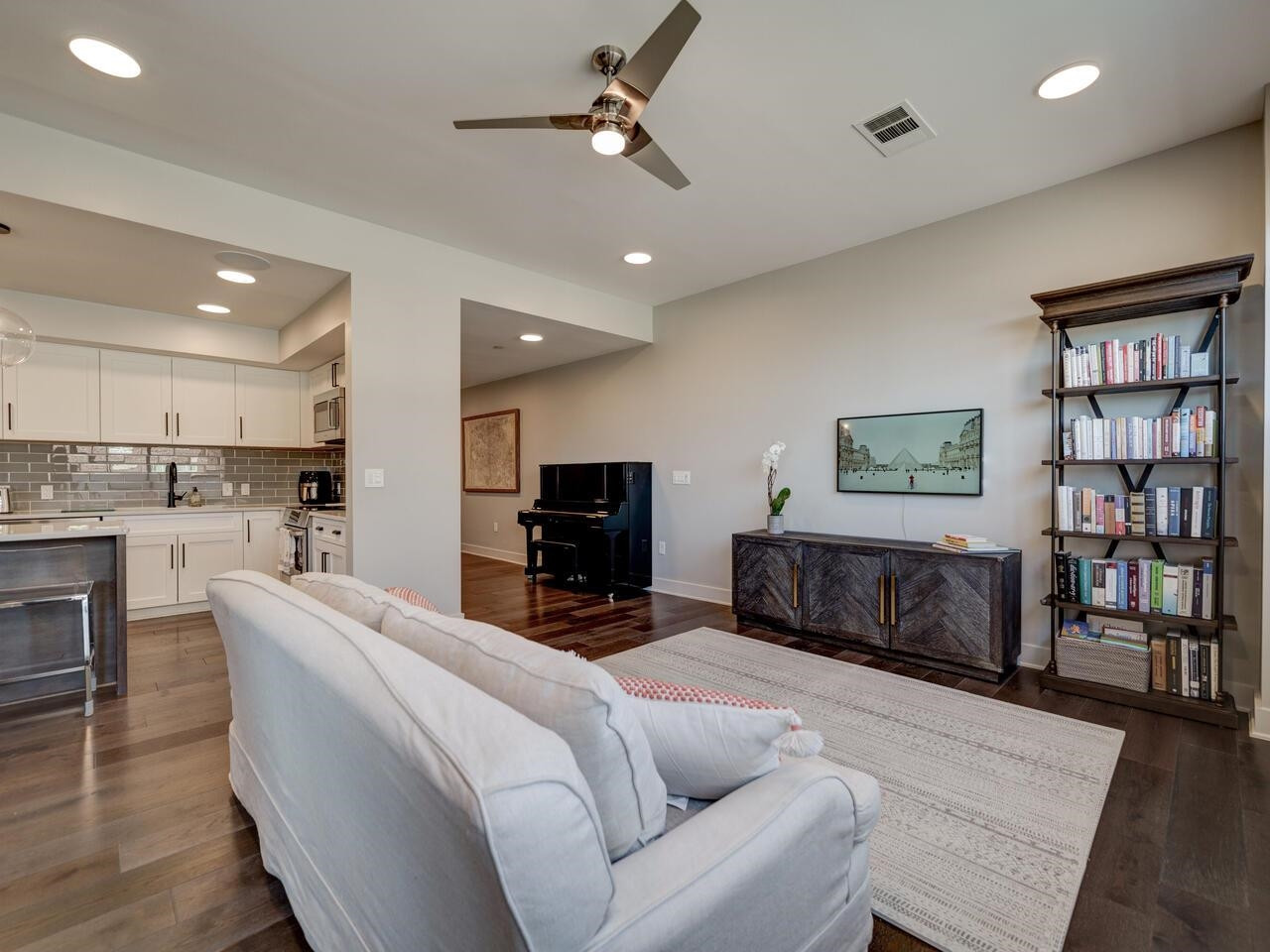 1105 W Main Street # 203