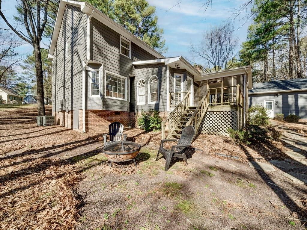 7 Woodbine Court