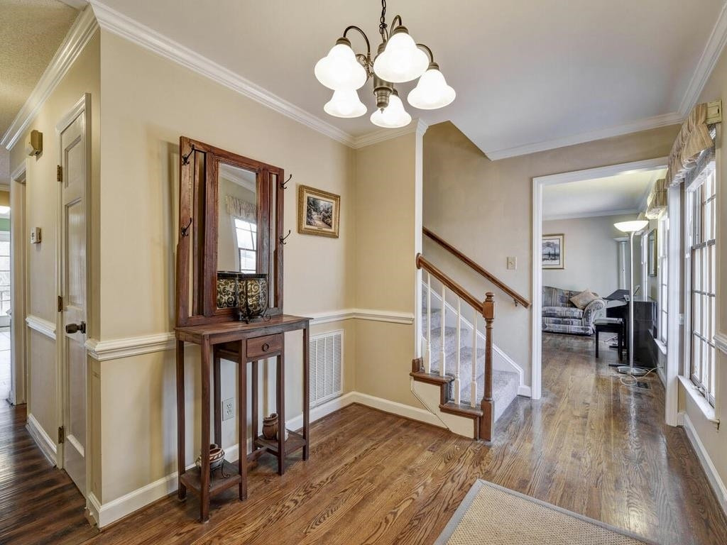 7 Woodbine Court