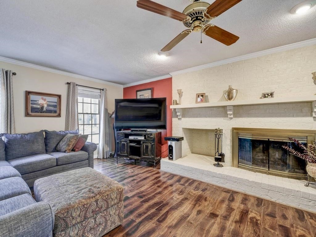 7 Woodbine Court