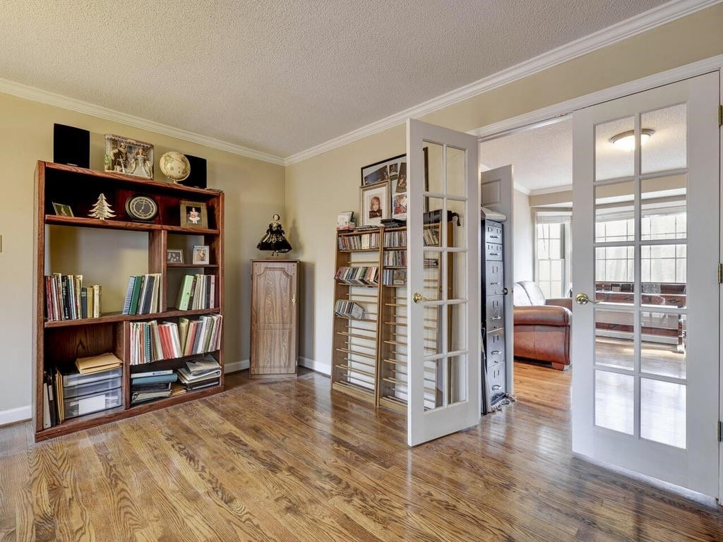 7 Woodbine Court