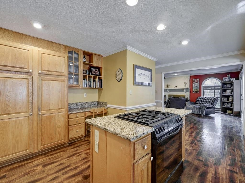 7 Woodbine Court