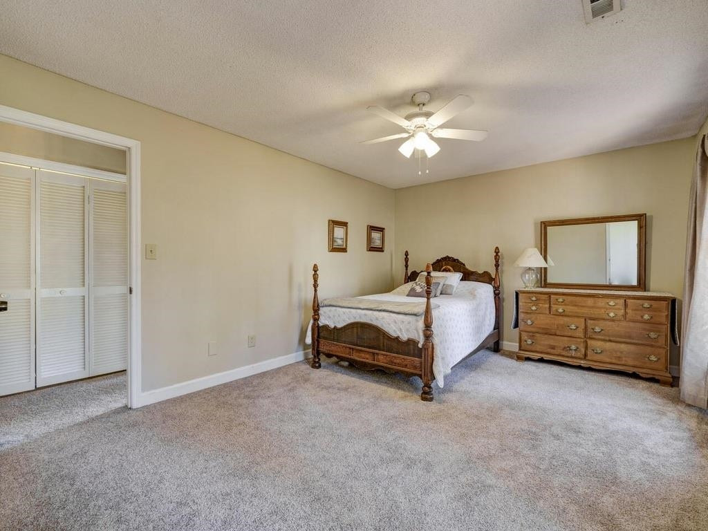 7 Woodbine Court