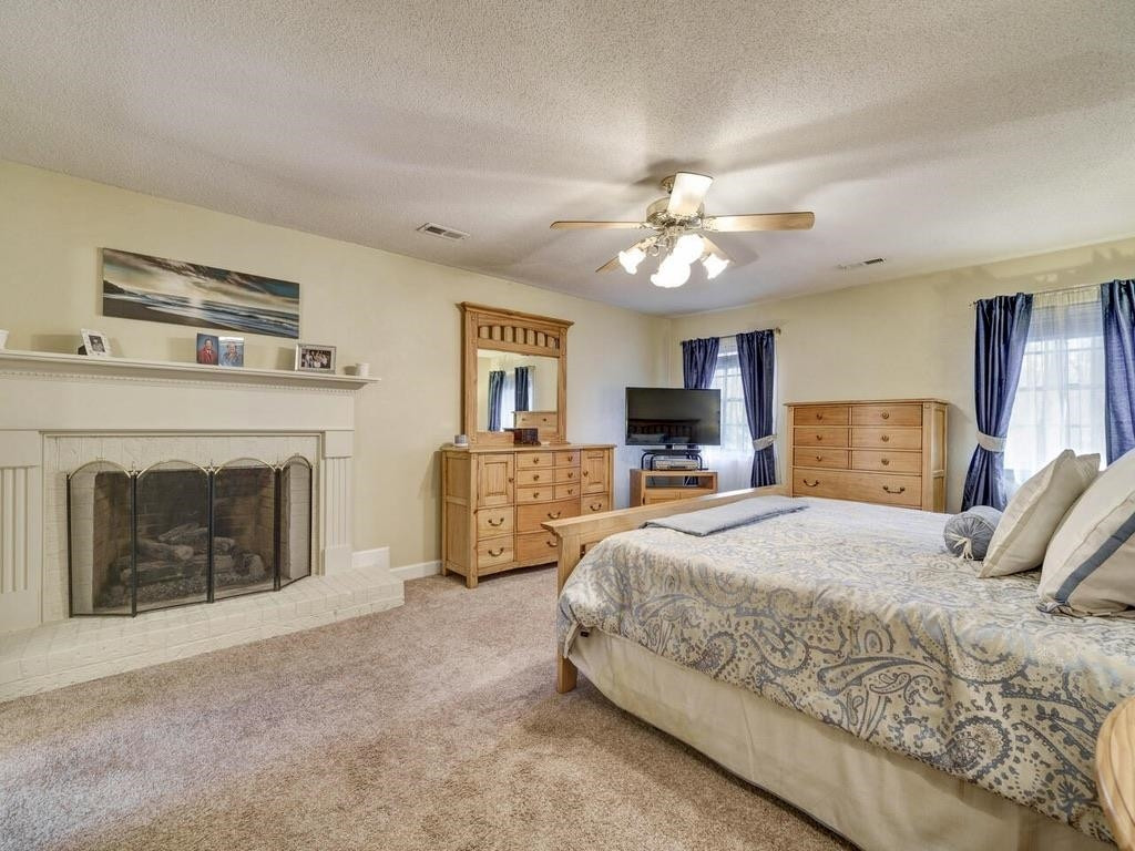 7 Woodbine Court