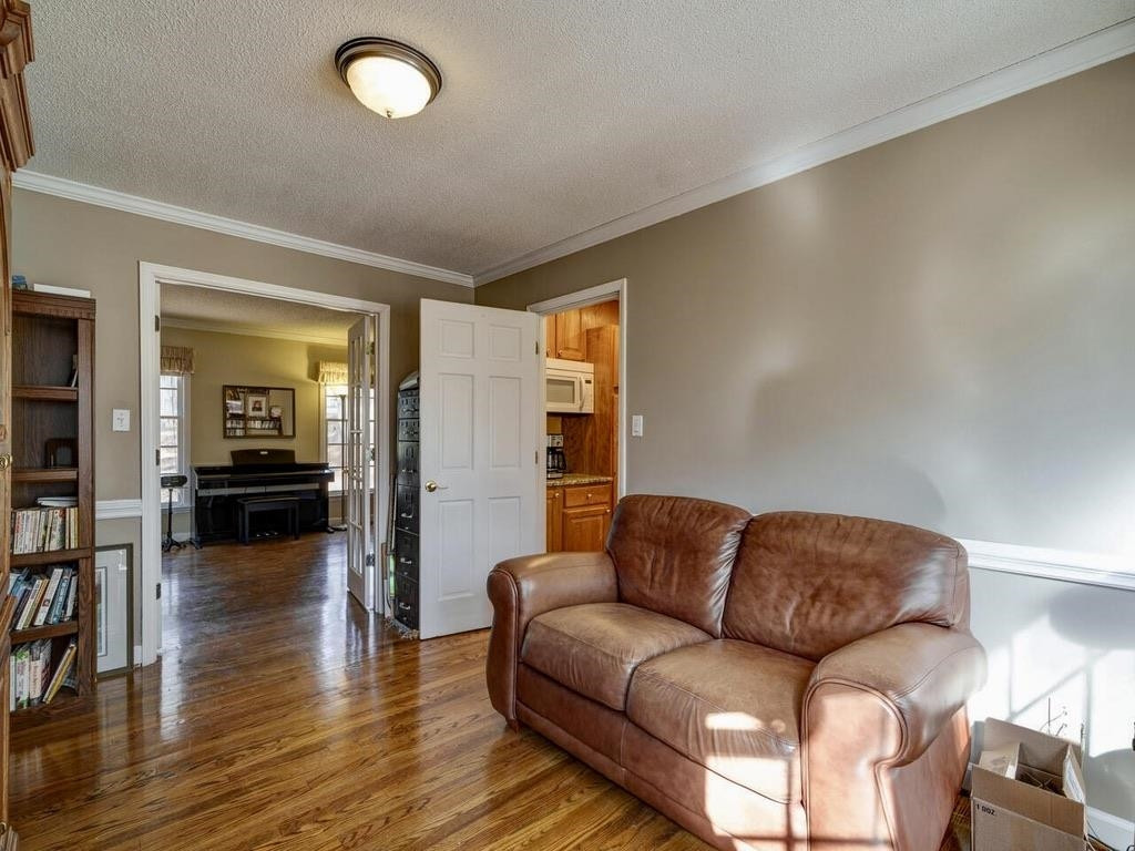 7 Woodbine Court