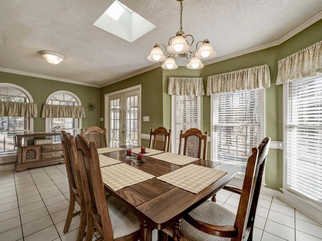 7 Woodbine Court