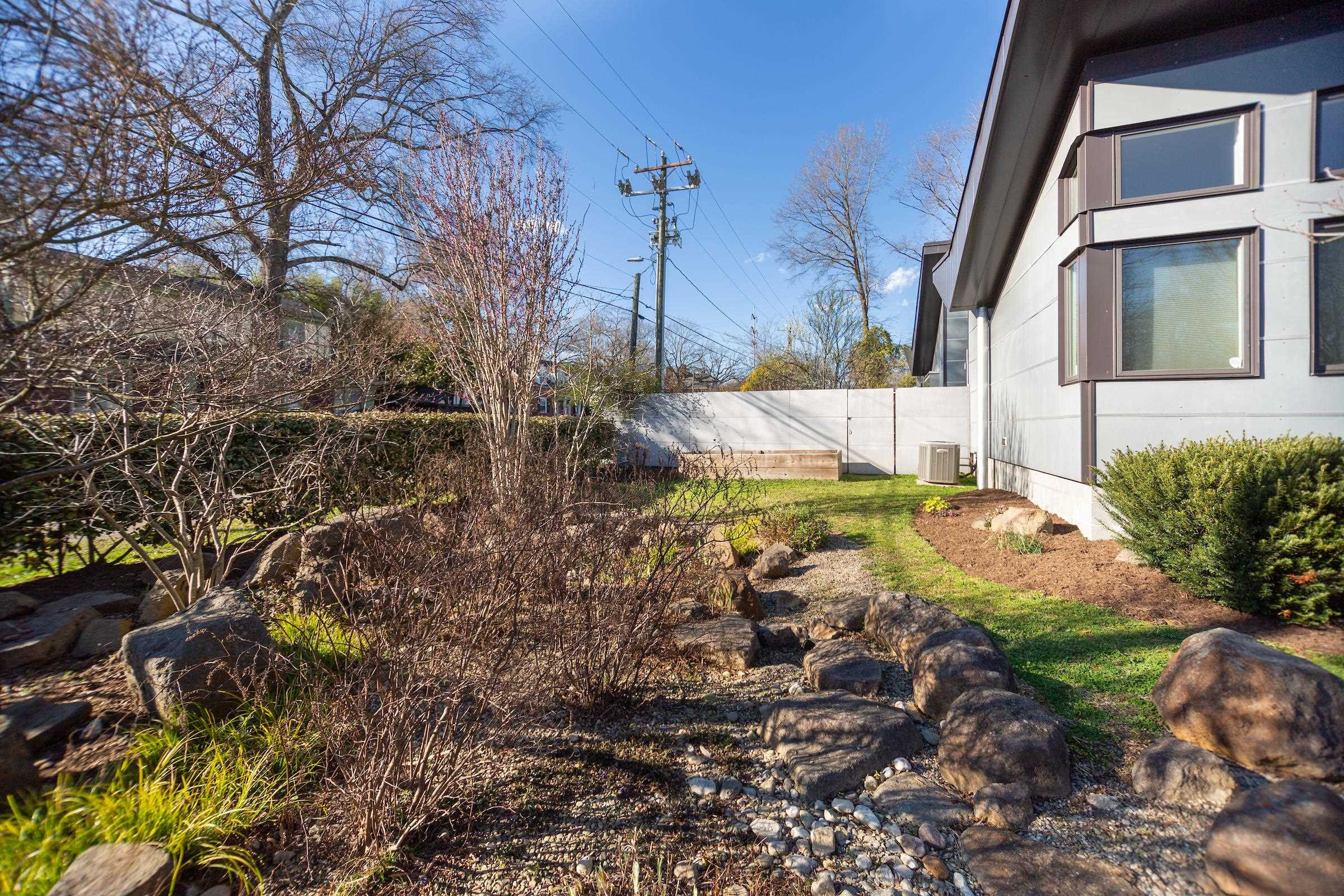 930 W Markham Avenue