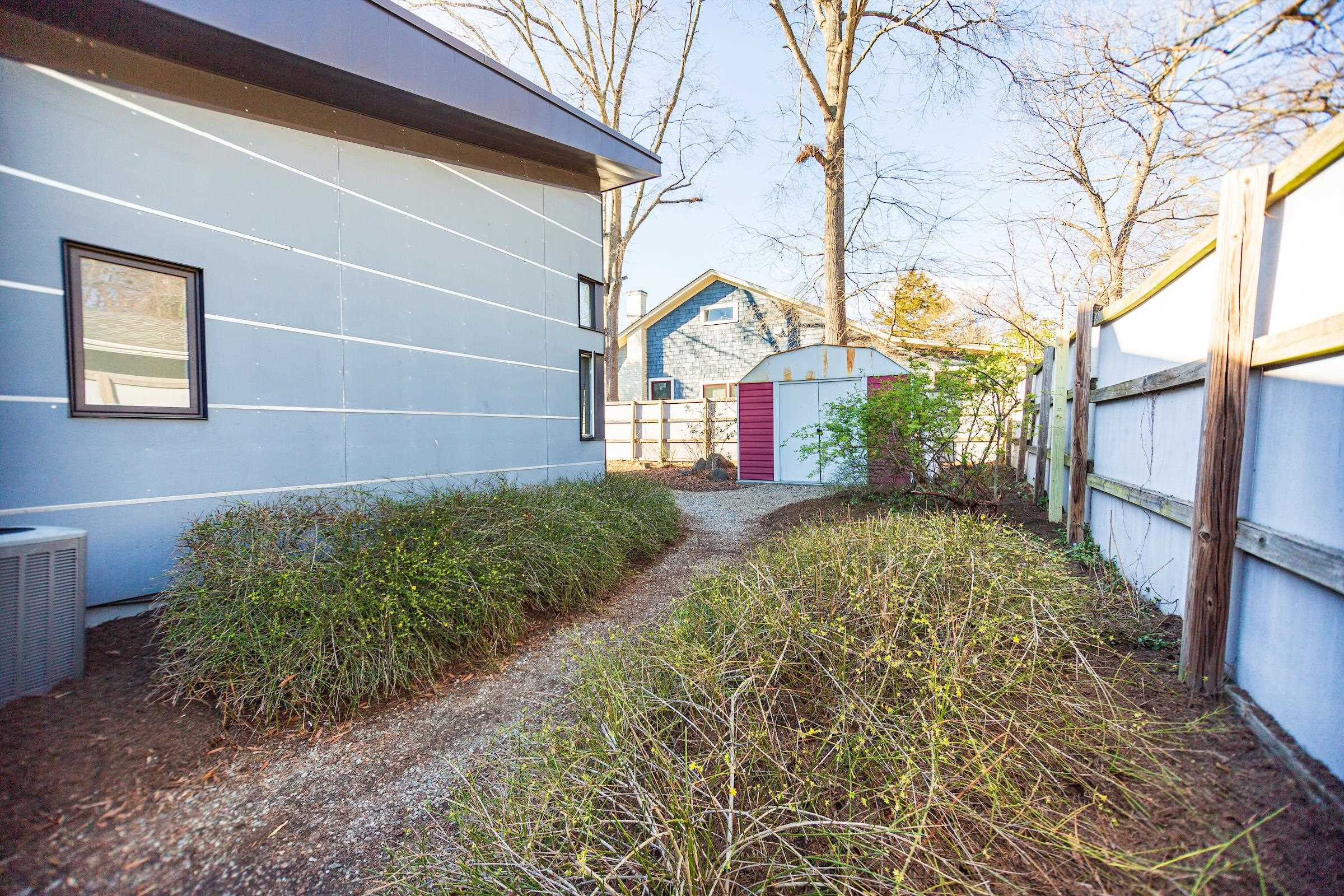 930 W Markham Avenue