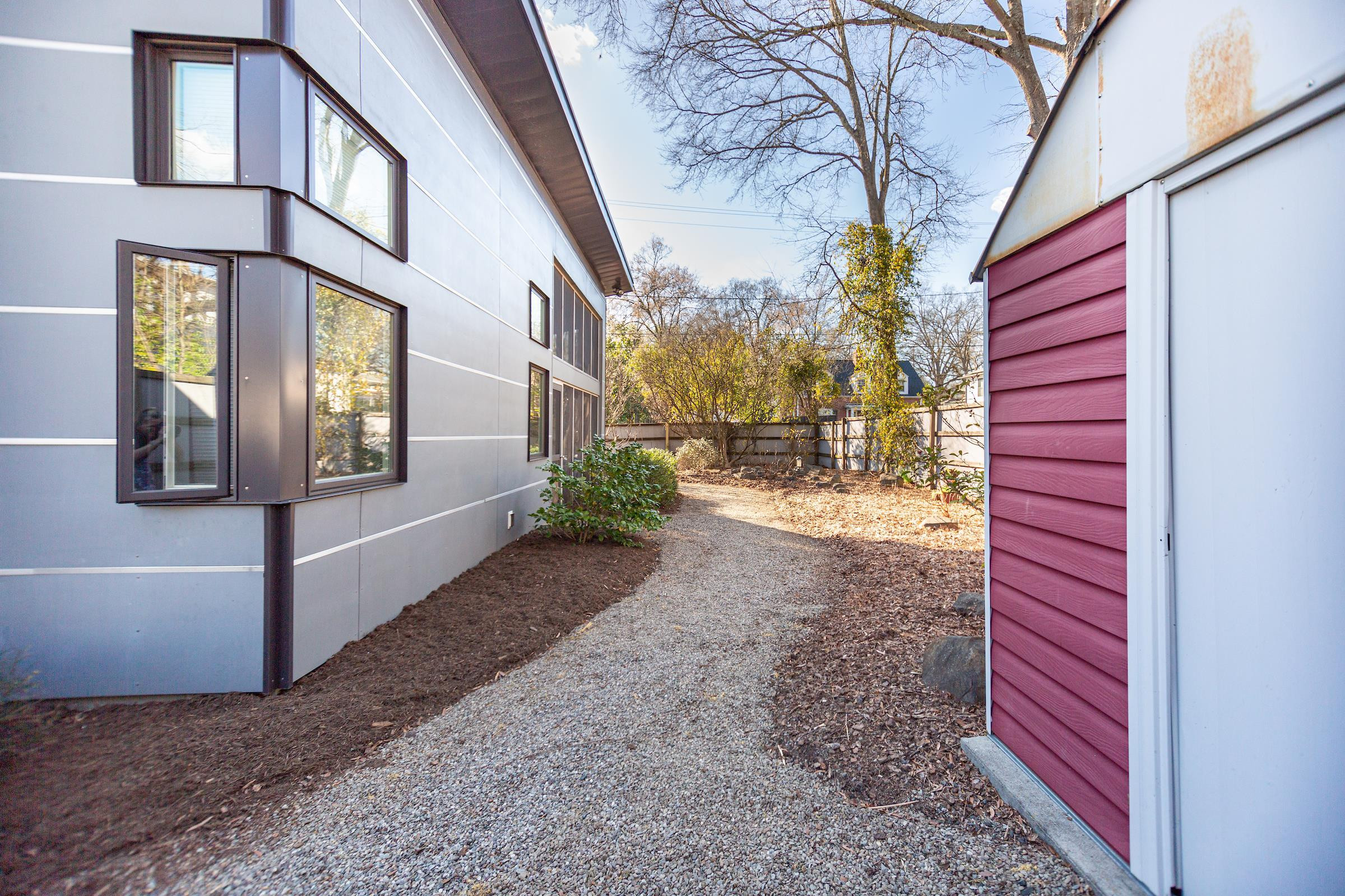 930 W Markham Avenue