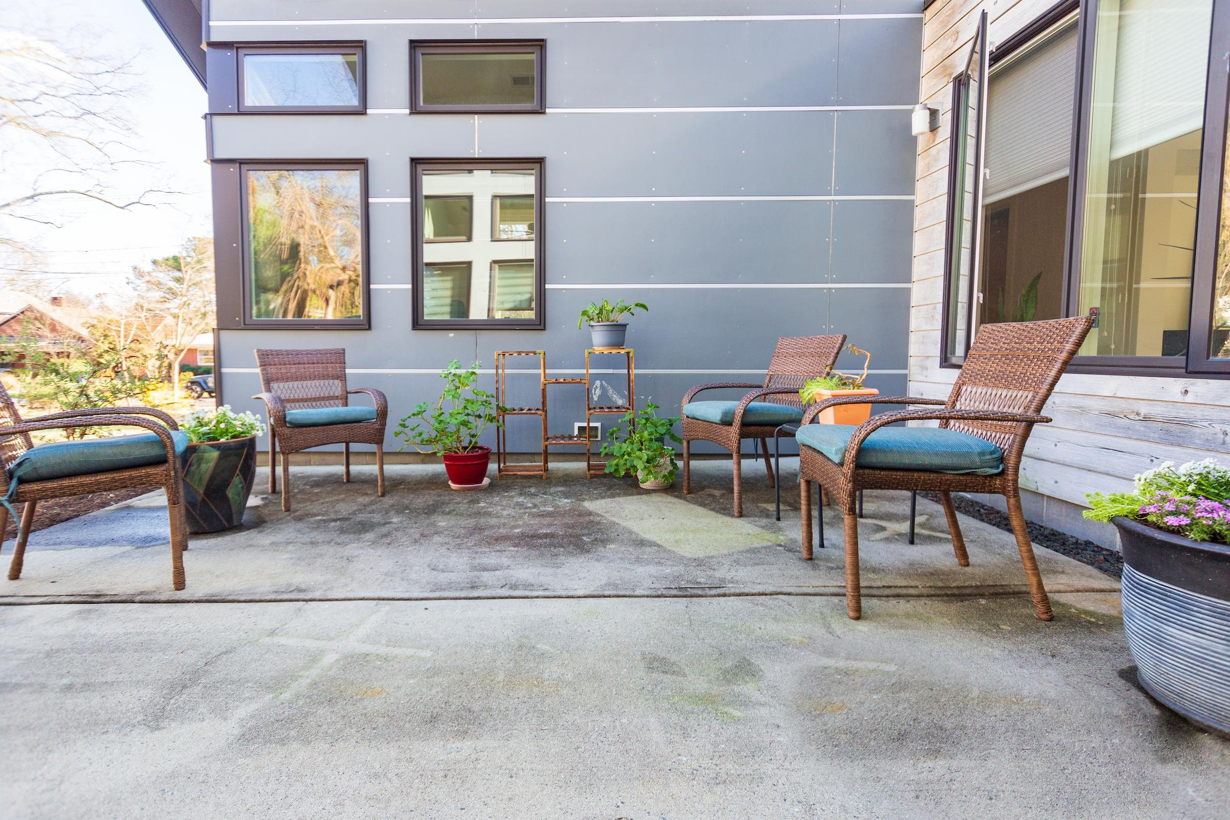 930 W Markham Avenue