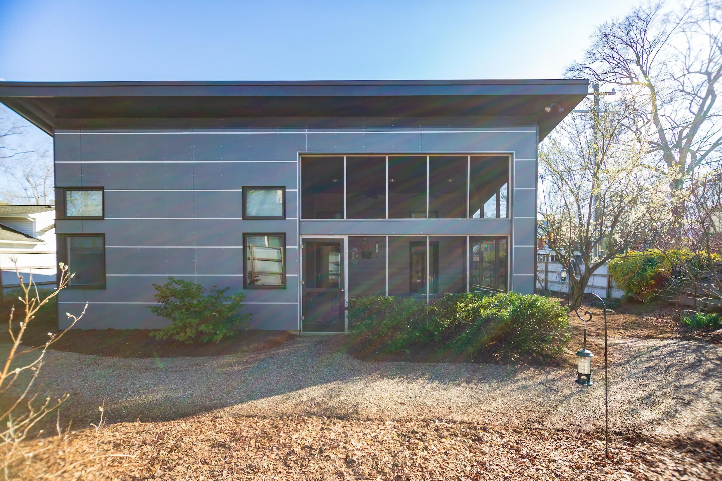 930 W Markham Avenue