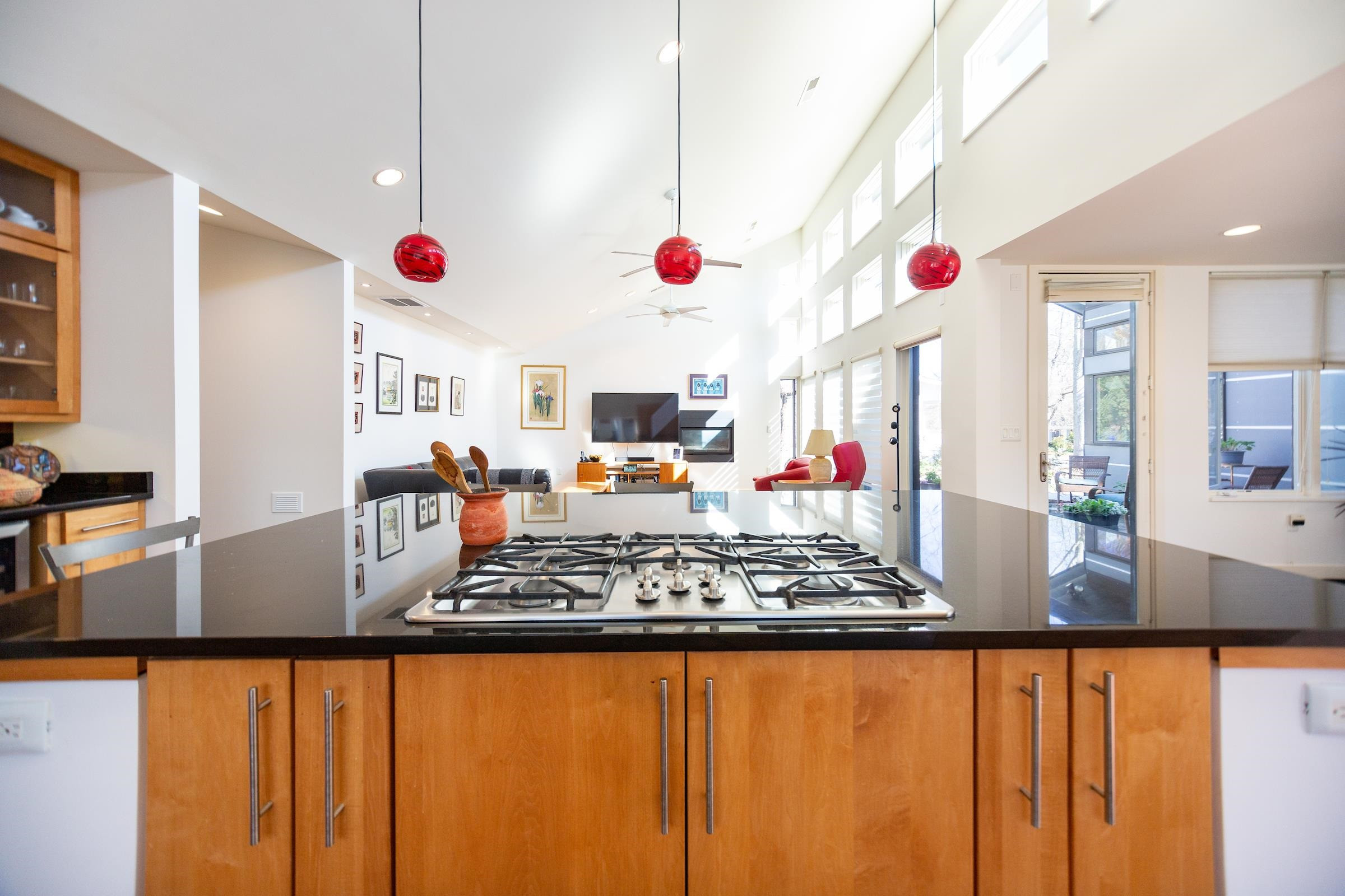 930 W Markham Avenue