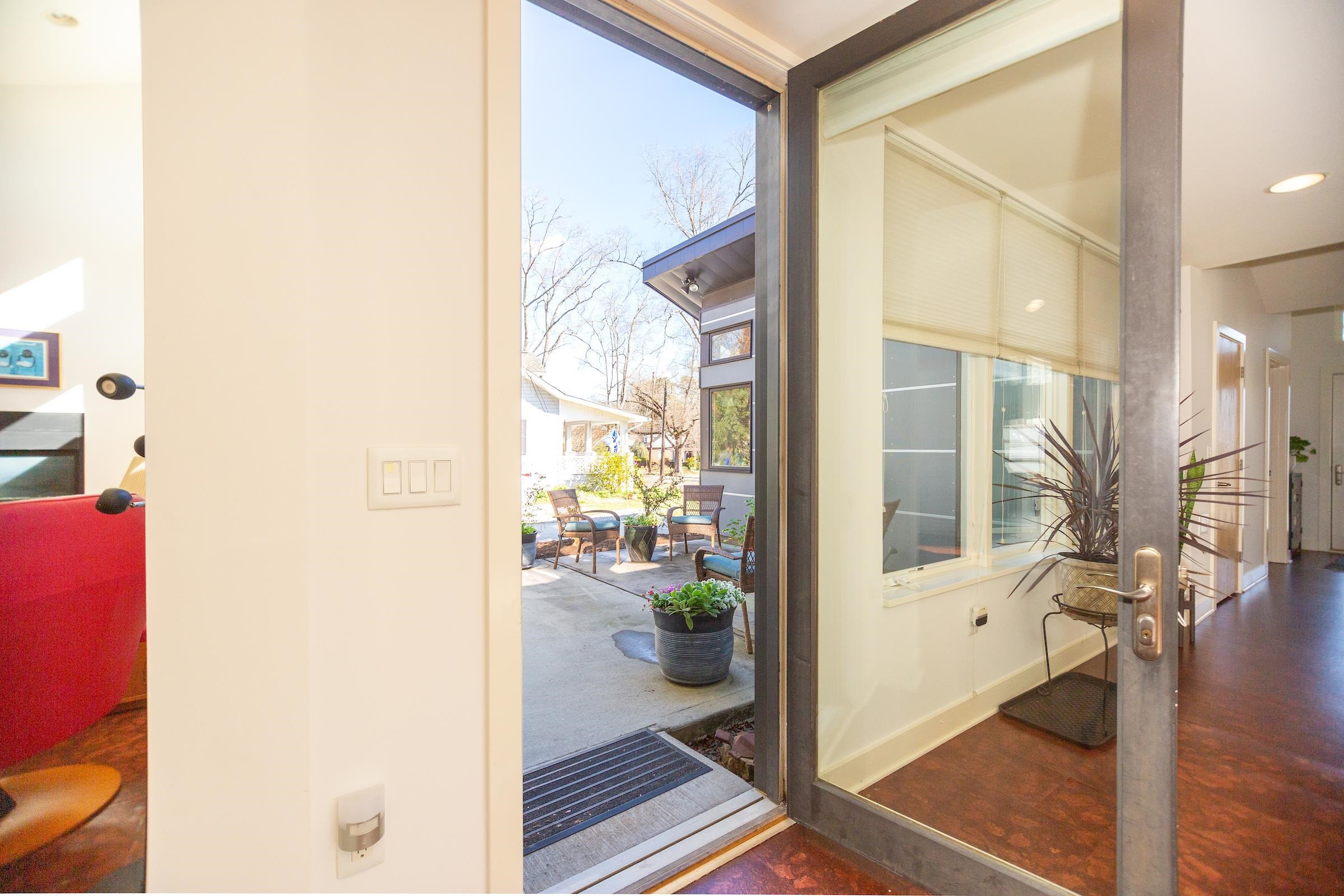 930 W Markham Avenue