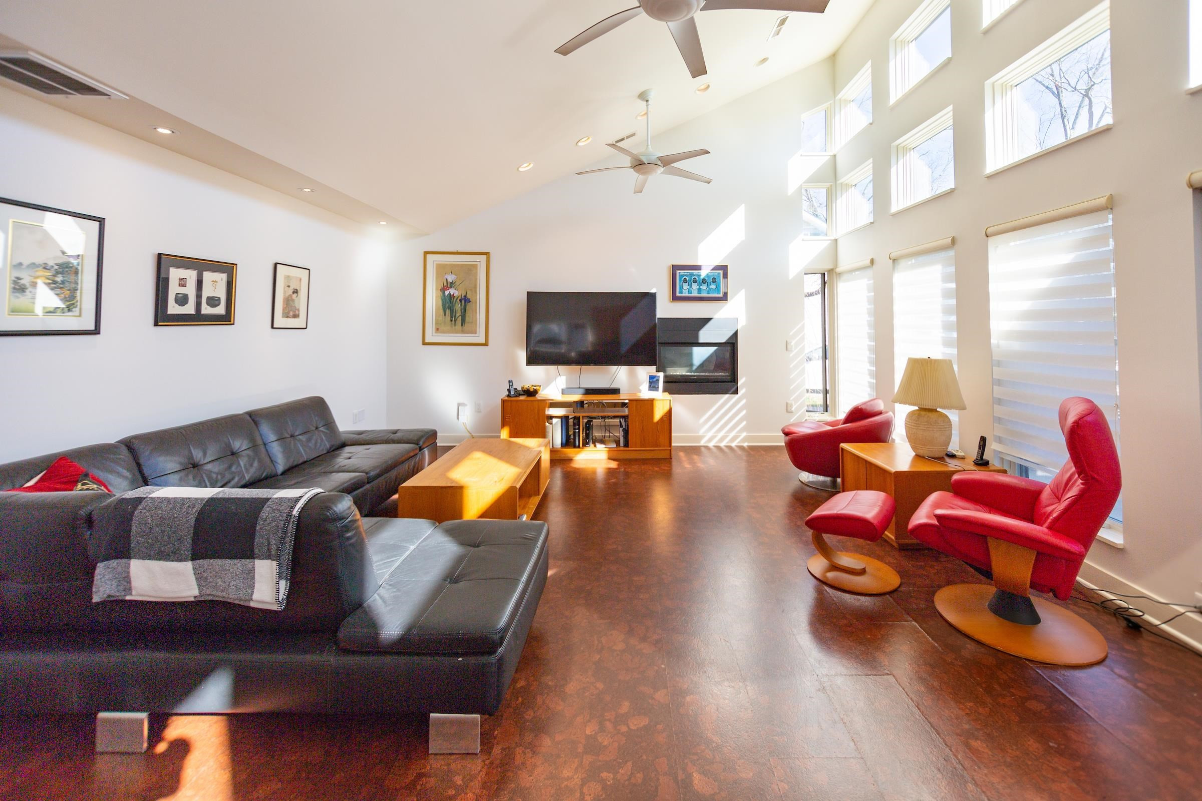 930 W Markham Avenue