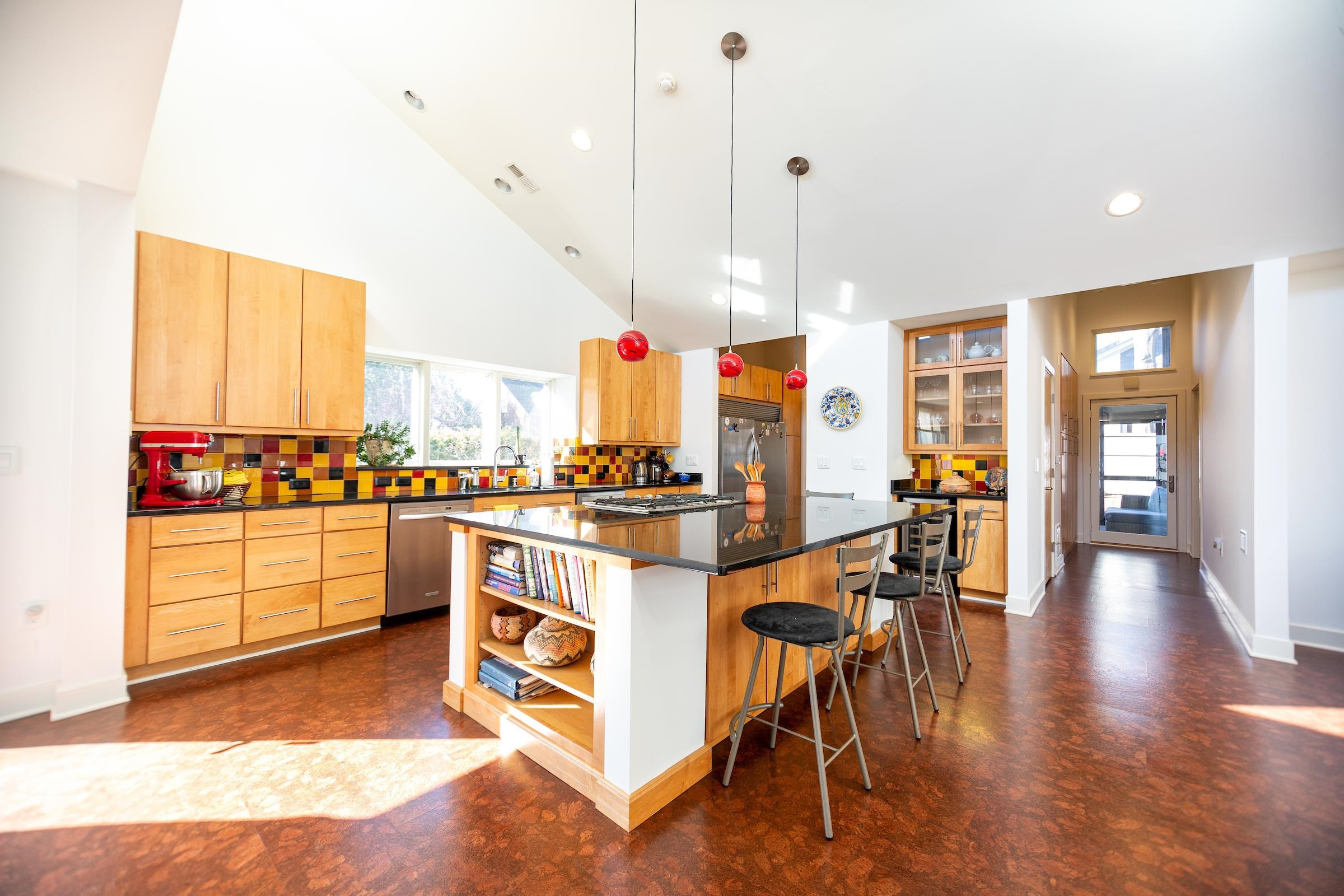 930 W Markham Avenue